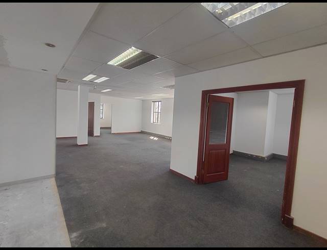 173M² OFFICE TO LET IN BRYANSTON